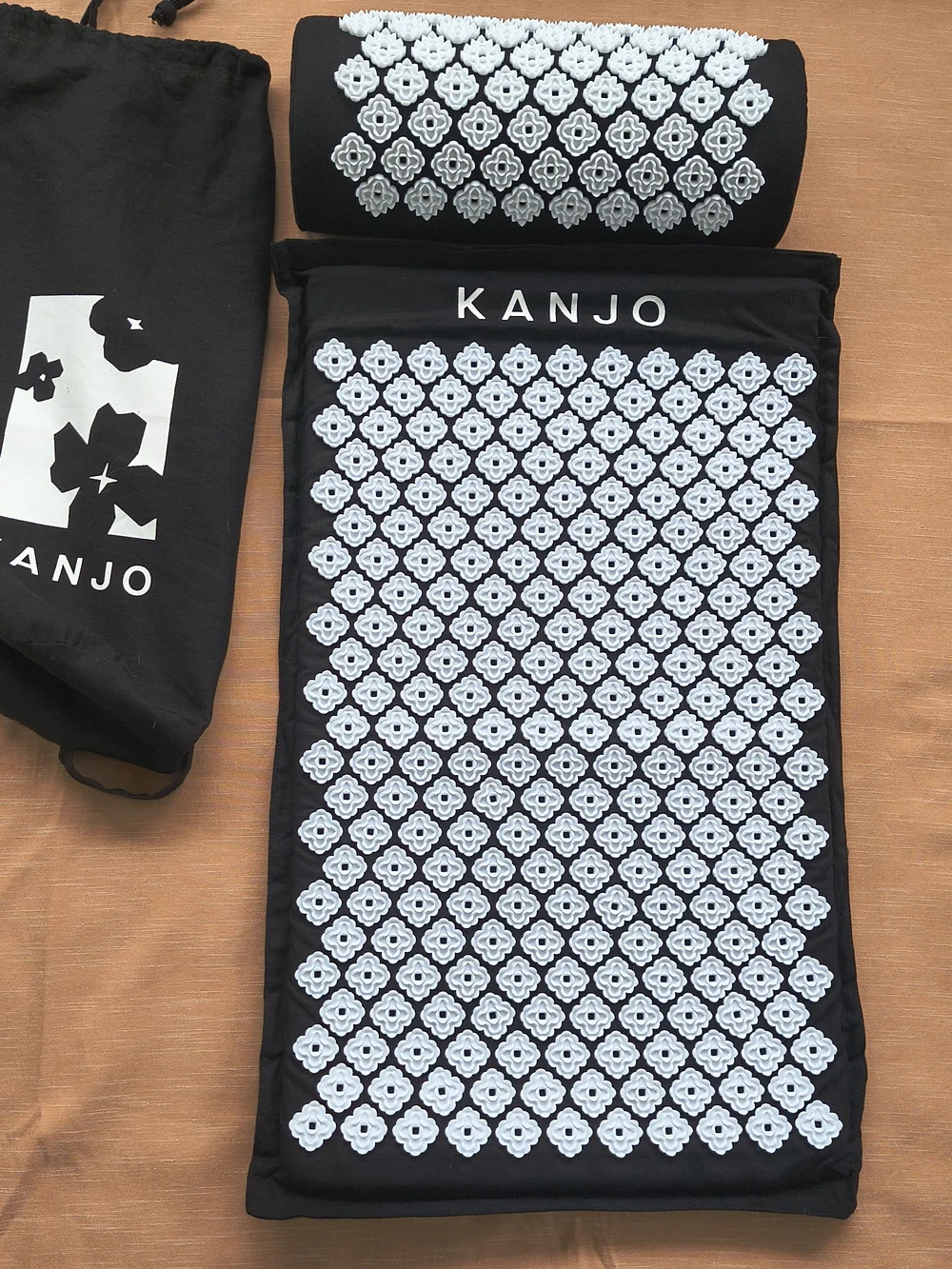 Kanjo Acupressure Mat Set Mat: 17 X 27 Inch With Pillow 14 Inch Black